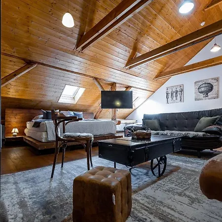 Vintage Industrial Apartment *