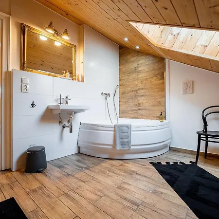 Vintage Industrial Apartment *